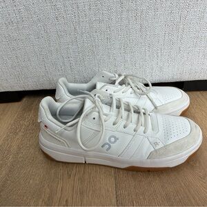 ON the Roger clubhouse white sneakers